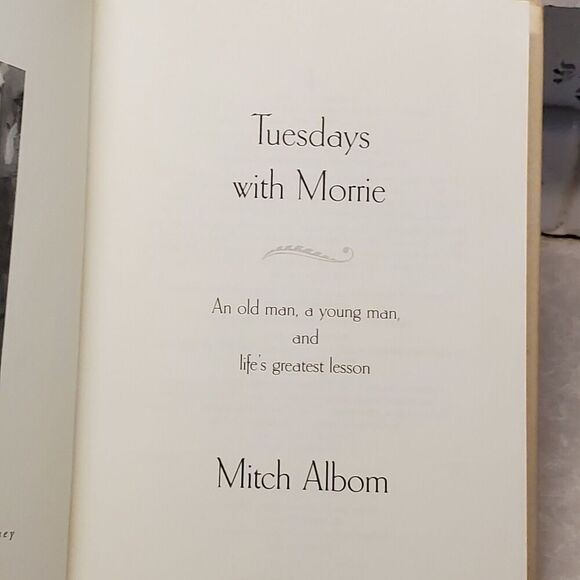 Tuesdays with Morrie : An Old Man, a Young Man and Life's Greatest Lesson - Picture 4 of 8